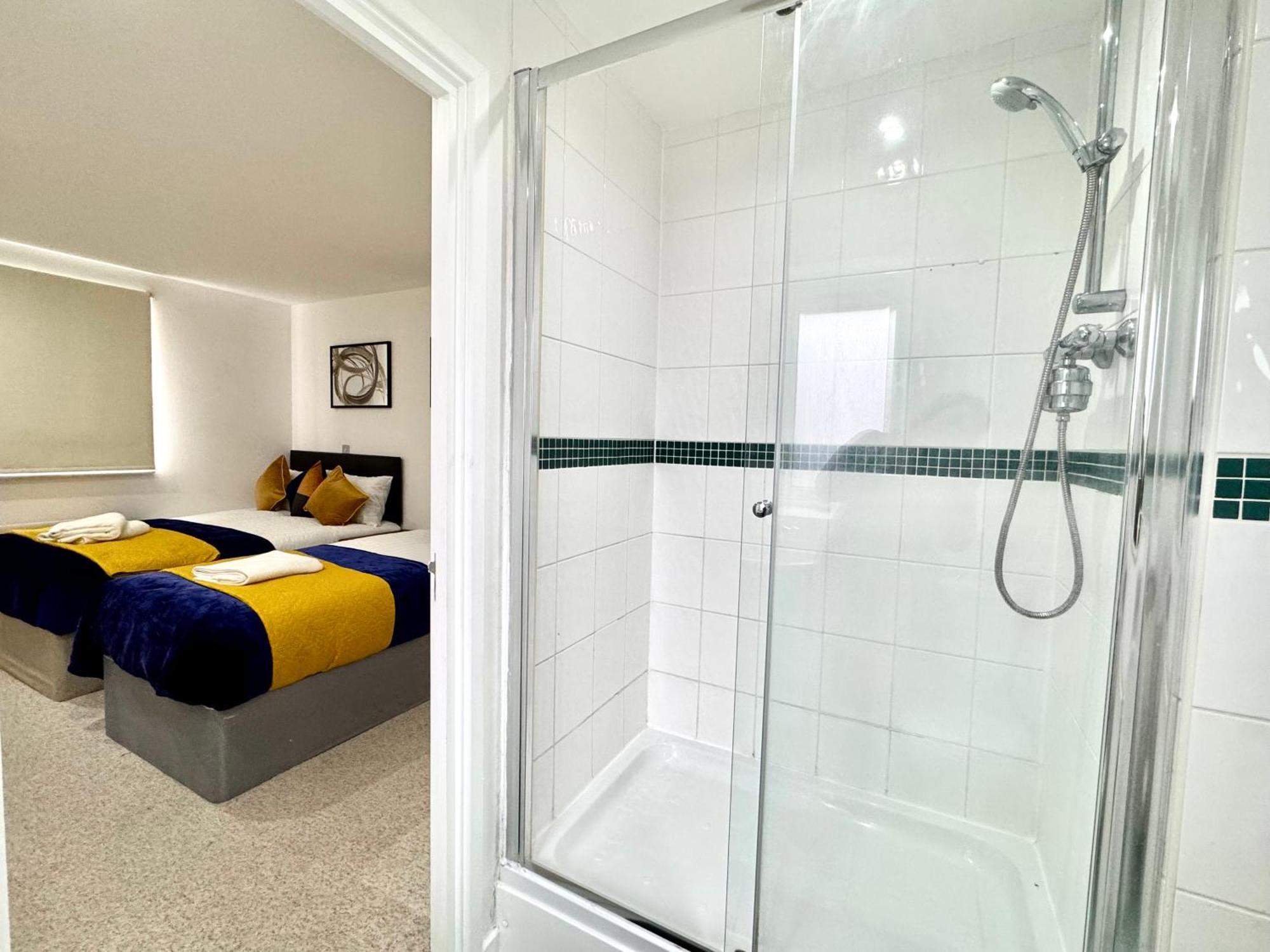 2 Bed, 2 Bath, Ground Floor Whole Apartment With Parking, Near Central London & Stratford, Close To Station, Zone 2 Esterno foto